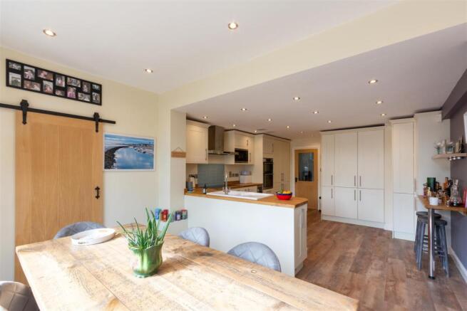 Kitchen 3.jpeg
