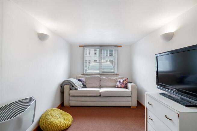 Everington Street - 43d2dTXjLFu1OaT35RHm.jpg