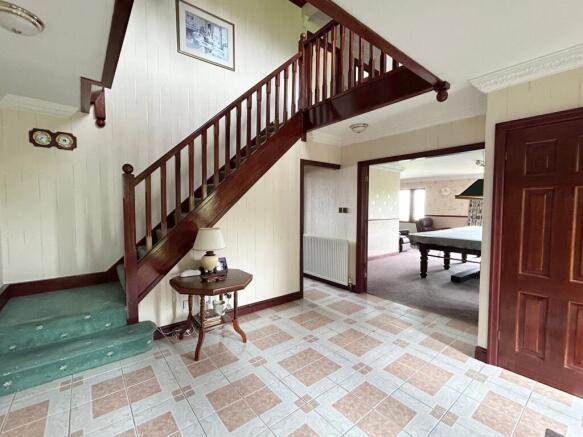 5 bed Detached for sale Image 4