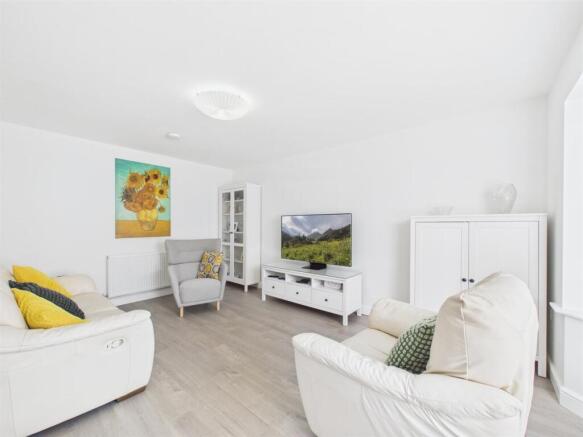 4 bed Detached for sale Image 5