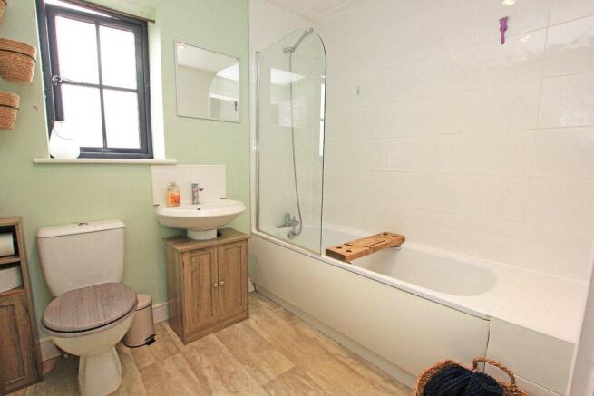 3 bed Semi-Detached for sale Image 12
