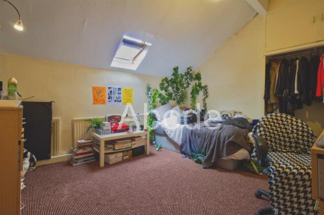 8 bed House to rent Image 11