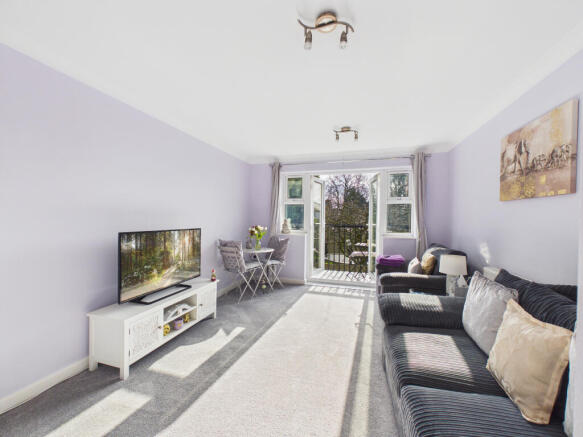 CAM01984G0-PR0561-STILL001