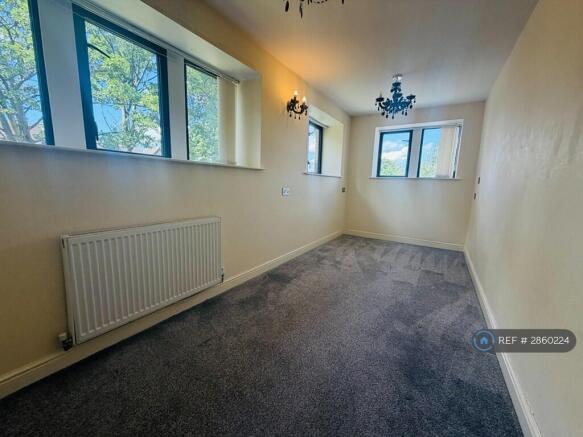 2 bed Flat to rent Image 10