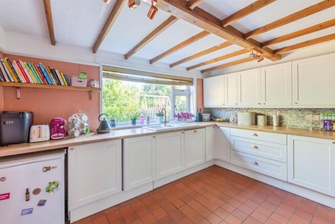 3 bed Semi-Detached for sale Image 6