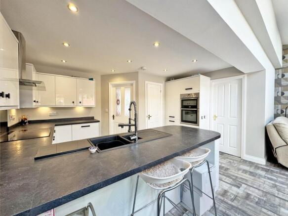 3 bed Detached for sale Image 7