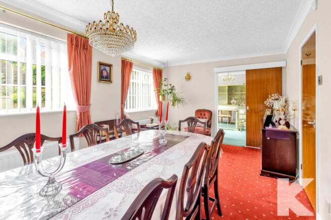 5 bed Detached for sale Image 11