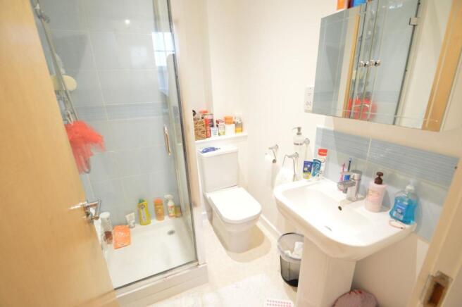 11 Reuben Walk ensuite.JPG