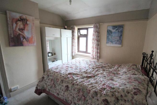 Bedroom 1.JPG