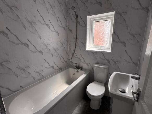3 bed House to rent Image 9