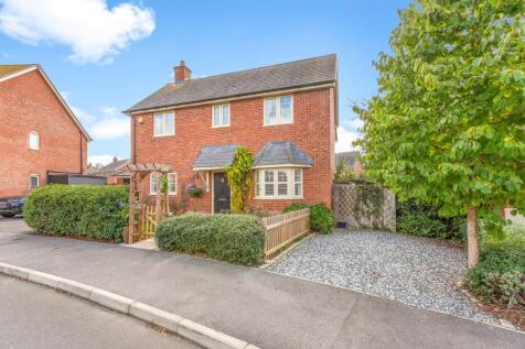 Chapel Drive, Aston Clinton, HP22