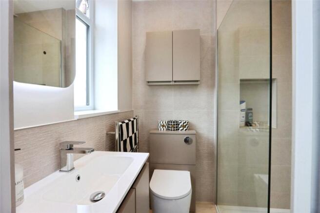 4 bed Detached for sale Image 6