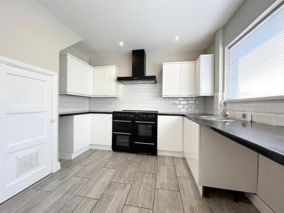 Kitchen 2.jpg