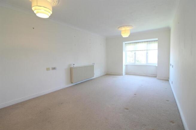 056 Davis Court - LIving Room 3.JPG