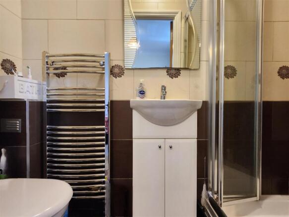 ensuite.jpg