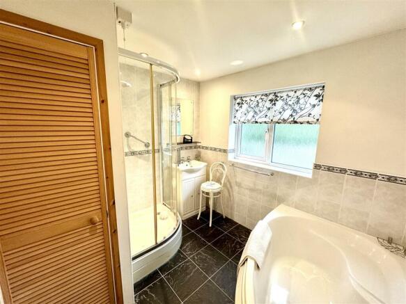 FAMILY BATHROOM