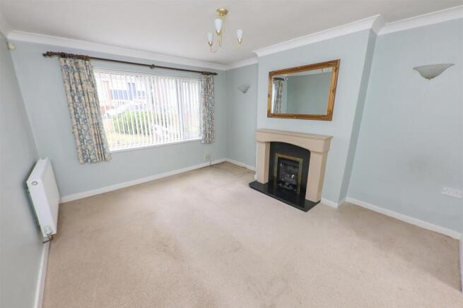 OPEN PLAN LOUNGE