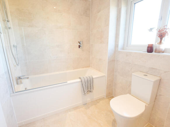 5 bed Detached for sale Image 9