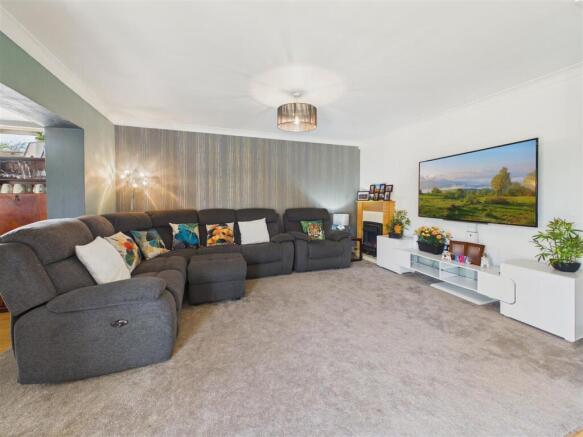 4 bed Semi-Detached for sale Image 8