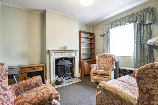 Staines Road West, Sunbury-on-Thames, Surrey, TW16 photo 2