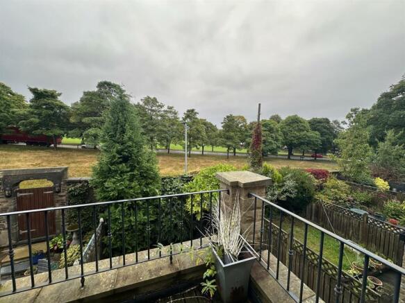 Warren Lodge Gardens, Savile Park, Halifax photo 4