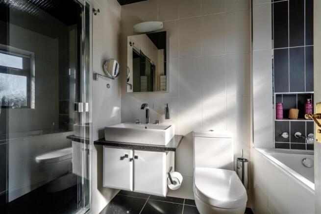 8434024-interior38.jpg
