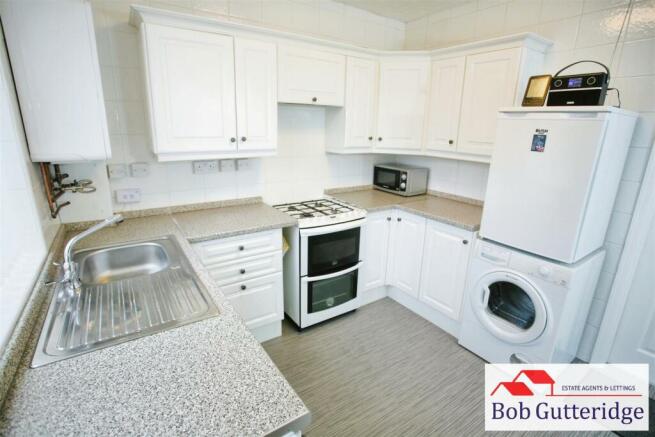 FITTED KITCHEN / DINER