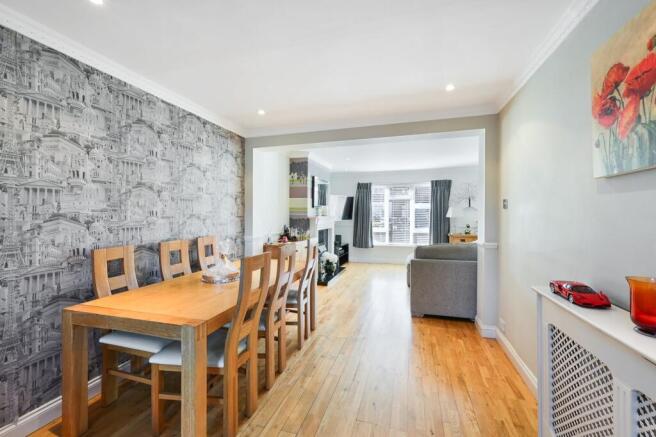 Scott Close, Epsom, KT19 photo 3