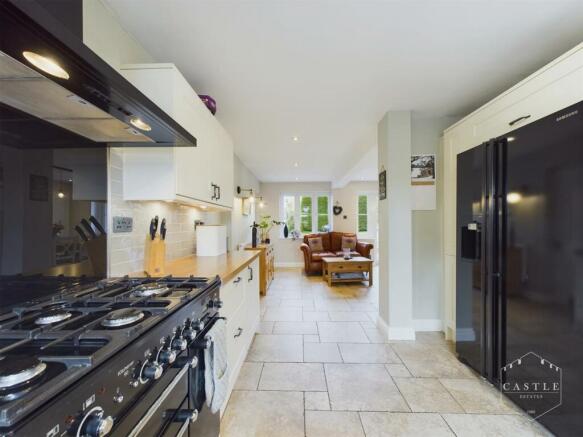 OPEN PLAN LIVING KITCHEN - KITCHEN AREA