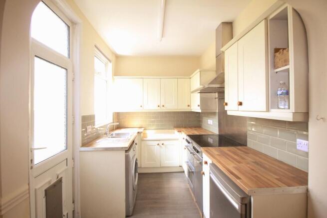 2 bed End of Terrace to rent Image 4