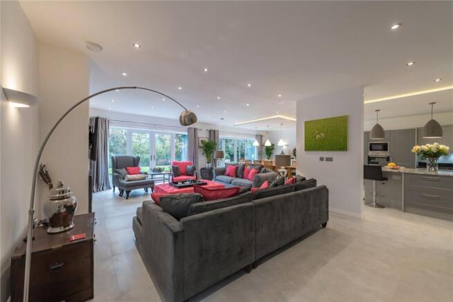 6 bed Detached for sale Image 6