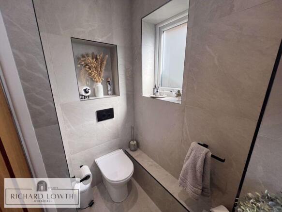 Stylish Bathroom/WC