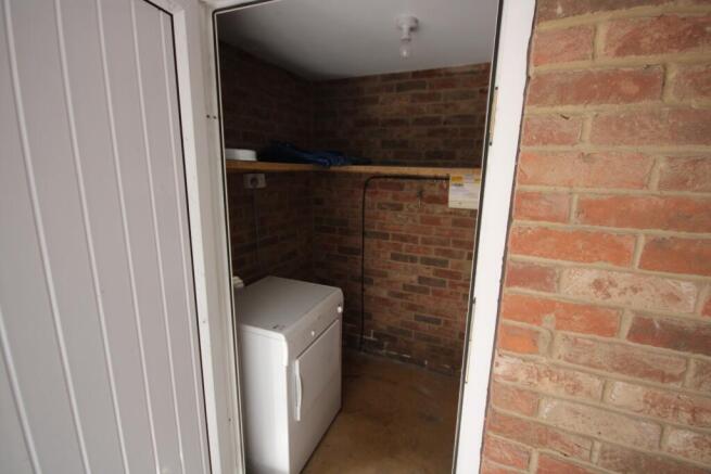 2 bed Terraced to rent Image 10