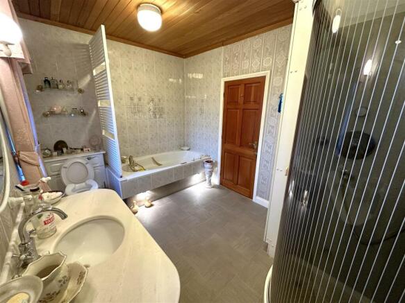 Four-Piece Bathroom 014