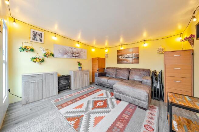 1406672-4-69808c0dedfdc