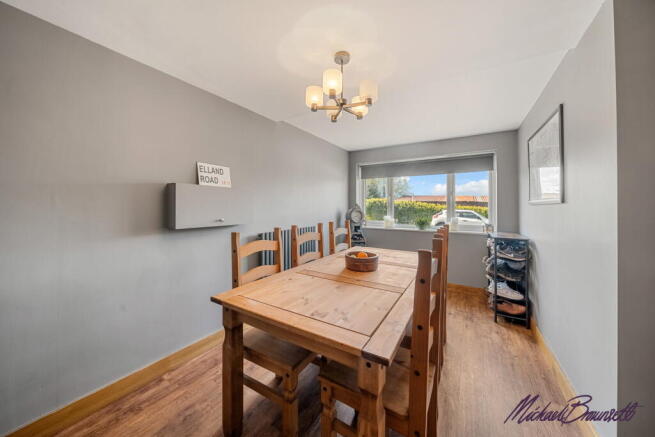 4 bed Detached for sale Image 9