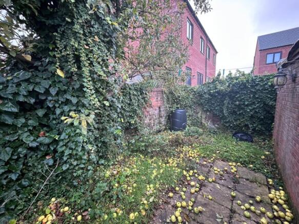 2 bed Terraced to rent Image 7