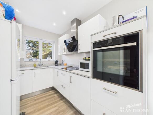 CAM03218G0-PR0556-STILL011