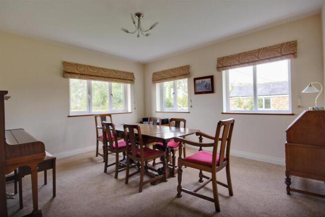 4 bed Detached for sale Image 4