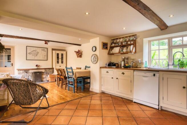 4 bed Detached for sale Image 7