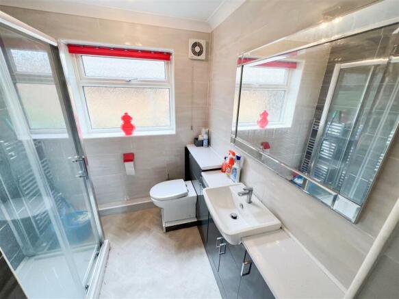 GROUND FLOOR SHOWER ROOM