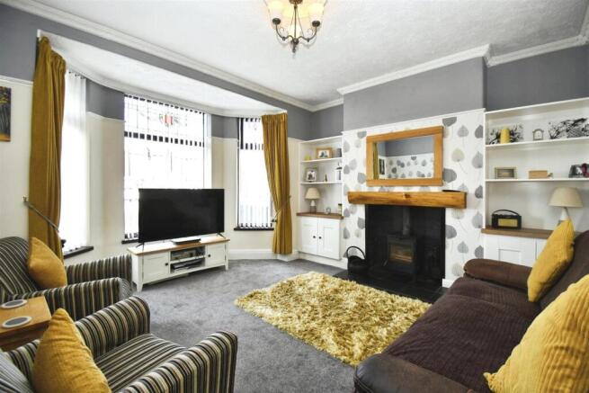 4 bed Semi-Detached for sale Image 4