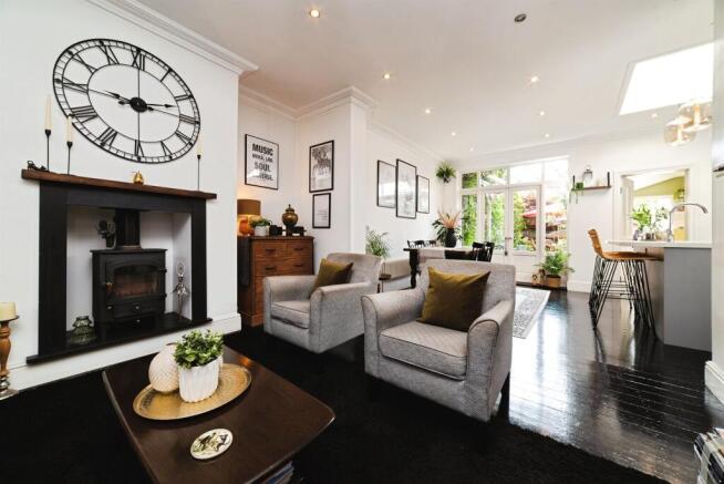 3 bed Semi-Detached for sale Image 5