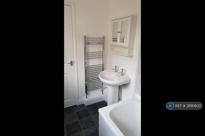 2 bed Terraced to rent Image 4