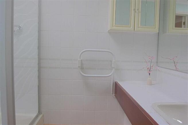 EN SUIITE SHOWER ROO