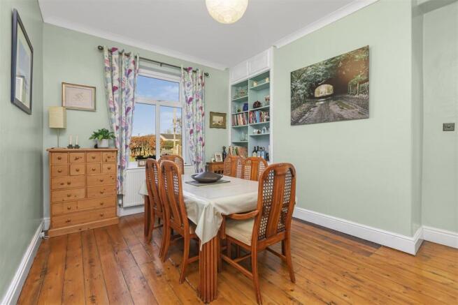 5 bed Detached for sale Image 5