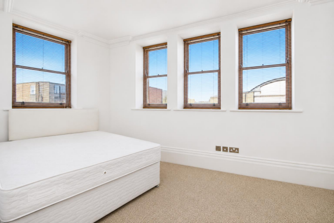 3 bed Apartment for sale Image 9