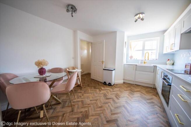 KITCHEN/BREAKFAST ROOM