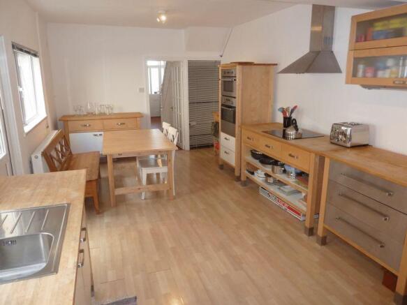 Kitchen/Dining...