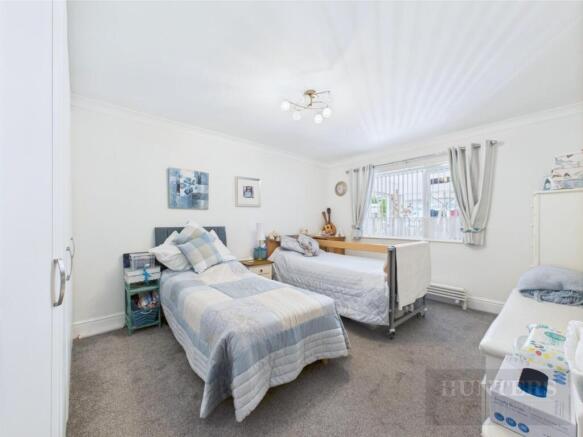 6 bed Detached Bungalow for sale Image 11